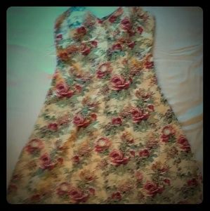 Floral vintage -like spaghetti strap midi dress